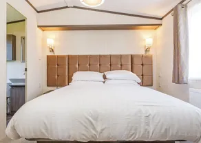 Stylish and contemporary holiday home. - Image 3