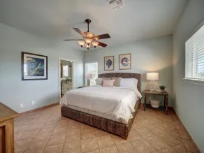 Golf Cart friendly Coastal Oasis! Spacious, Near Beach, Fishing, Shops & Pool! - Image 5