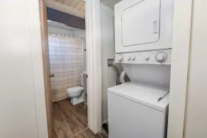 Cette cabine est une 3 chambre (s), 2 salles de bain, située à Big Bear, en Californie. - Image 2