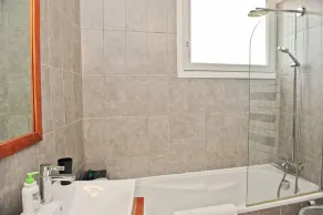 Apartamento com ar condicionado, garagem 100m2, terraço perto do centro de Avignon - Image 3