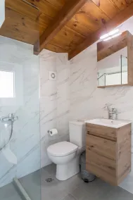 Lucia Beachfront Suite - Image 4