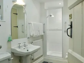 1 bedroom accommodation in Axminster - Image 2