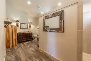 Eagles Nest-Charming One Bedroom Lake Views - Image 4