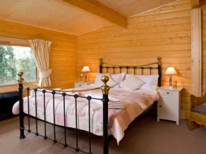 Deluxe Lodge with River view and Garden at Cherbridge Lodges – Riverside lodges - Image 4