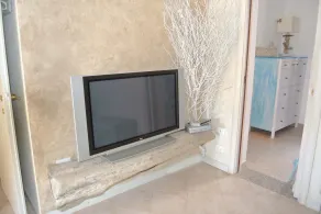 Casa de três quartos com varanda grande, elegantemente mobilada nas colinas perto do mar - Image 2