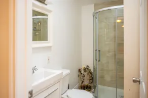 Lakeview 3-Story Family Cottage | 4BR Retreat in Georgina - Image 4