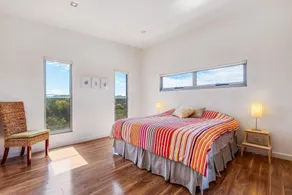 Una hermosa y moderna casa con vistas a los lagos del parque nacional - Image 4