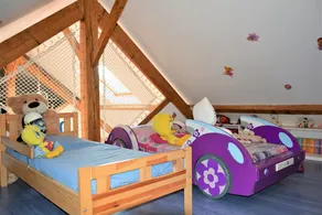 Zen room with adjoining mezzanine - Image 4