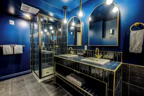 North House - Majestic 3-Bedroom Designer Apartment - Image 2