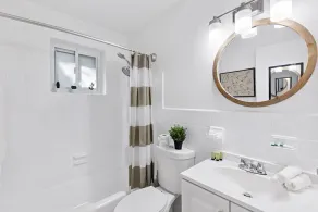 Modern Condo, 2 bed 1 bath Close to Beach - Image 2