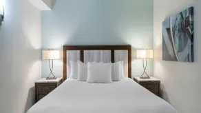 OFFICIAL LISTING | Wyndham Long Wharf 1 BR w/WiFi, Pool & Steps From Harbor - Image 4
