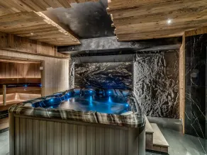 5* Chalet in Tignes - 450m² - 16 guests - Sauna, Jacuzzi, Game Room - Image 2