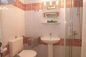 stor lejlighed med 2 badeværelser inkl. en stor terrasse, hav og zentrumsnah i Porec - Image 3