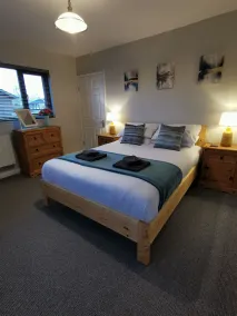 New! River Bay - set on the waters edge - sleeps 4 - Image 4