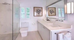 Superb Contemporary 5 Bedroom Villa With Stunning Sea Views - Image 4
