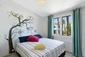 Holiday Home 'Beautiful Beach Bungalow' with Shared Pool, Wi-Fi & Air Conditioning - Image 4