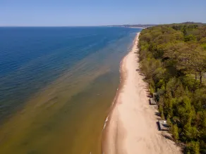 Walk to beach - Cozy 2 Bed/1 Bath Cottage - Sleeps 6 - 1 block to Lake Michigan - Image 3