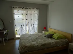 Enkelt etagers hus med pool og jord - Image 3