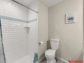 Beautiful 2/2 ~ Pet Friendly ~ Steps to the Beach! - Image 3
