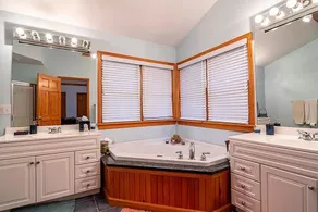 Luxury Mnt. View Cabin with game room, hot tub, fire pit and private ski trails - Image 2