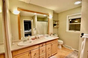Spacious, comfortable home, close to Killington and Pico. Sleeps 8. - Image 3