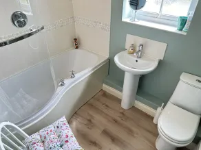 Luxury first floor apartment sleeping 3 in 1 king sized bedroom. - Image 3