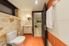 Impeccable 3-bed Villa in Anafonitria - Image 5