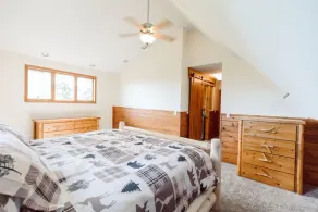Country Living Custom Built Log Home with Hot Tub and Sauna - Image 5