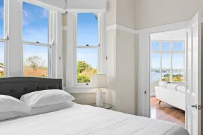 Huge Harbour View Apartment In Historic Home - Image 3