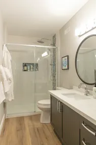 Private and spacious 1 bedroom suite with hot tub - Image 4