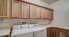 Luxury 7,500‑Sq‑Ft Lakefront Lodge, Private Dock & Snowmobile Access - Image 4