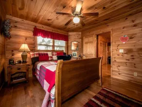 Red Apple Cabin 🍎3 Bedrooms, 3 Baths, Amazing views Mountaintop 15 MIN DOWNTOWN - Image 4