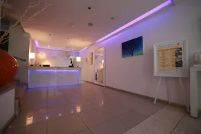 Les Palmiers Sunorama Beach Apartments - Image 2