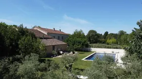 Sublime mas provençal de caractère rénové avec une grande piscine - Image 2