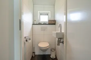 Este chalé está equipado com lareira a gás e sauna de infravermelho. - Image 5