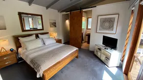 3 bedroom house with gas heated pool and great outdoor entertaining areas. - Image 4