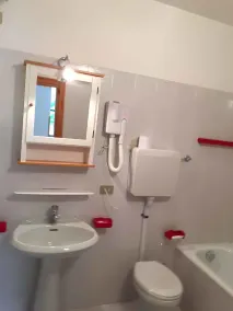 Holiday apartment with lake view - Image 2