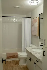 Spacious 2 Bedroom in Kennewick - Image 2