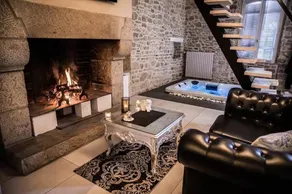 Luxuriöses Ferienhaus für einen romantischen Aufenthalt mit Zugang zum Pool - Image 2