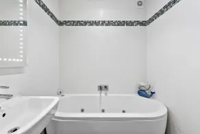 17 At The Beach -  an apartment that sleeps 4 guests  in 2 bedrooms - Image 2