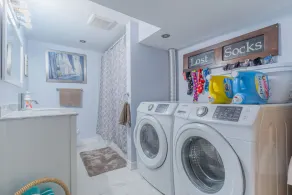 Two Bedroom Lower Unit With 500 Mbps WiFi, Parking & Self-check in - Image 5