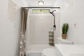Stylish 3BD/2BA Oasis / Office/Yoga RM/Serene Yard - Image 5