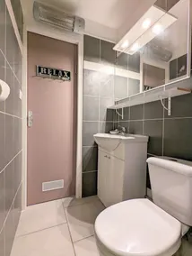 Cozy renovated apartment with parking near port / beach, cleaning included - Image 3