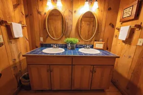 The Pines Ocoee riverside log cabin with jacuzzi tub - Image 5