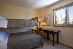 YOUR PERFECT MOUNTAIN GETAWAY ANY TIME OF YEAR!  GREAT LOCATION & VIEWS. - Image 4