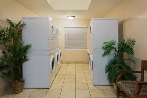Schöne Suite in Tallahassee! Kostenloses Frühstück + Business Center vor Ort - Image 5