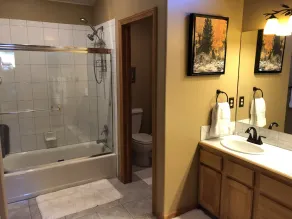 House 5 bedrooms, private hot tub, near ski areas, fire pit, views, max comfort! - Image 3