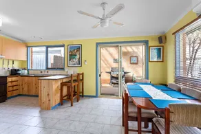 Pet friendly, wifi and fully fenced - Image 5
