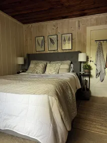 Quintessential New England Lake Front Cottage - Image 4