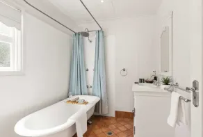 Bulimba Family Home | Pool & City Skyline Views - Image 4